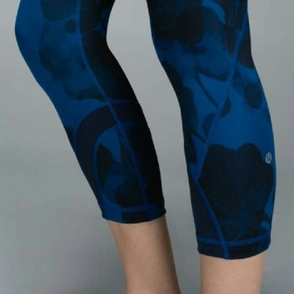 Lululemon Run Inspire Crop II Jumbo Inky Floral Blue Women's Size 4 - Picture 3 of 13